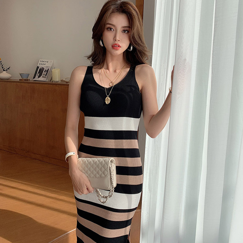 V-Neck Slim Fit Slit Tank Top Knit Skirt - Image 4