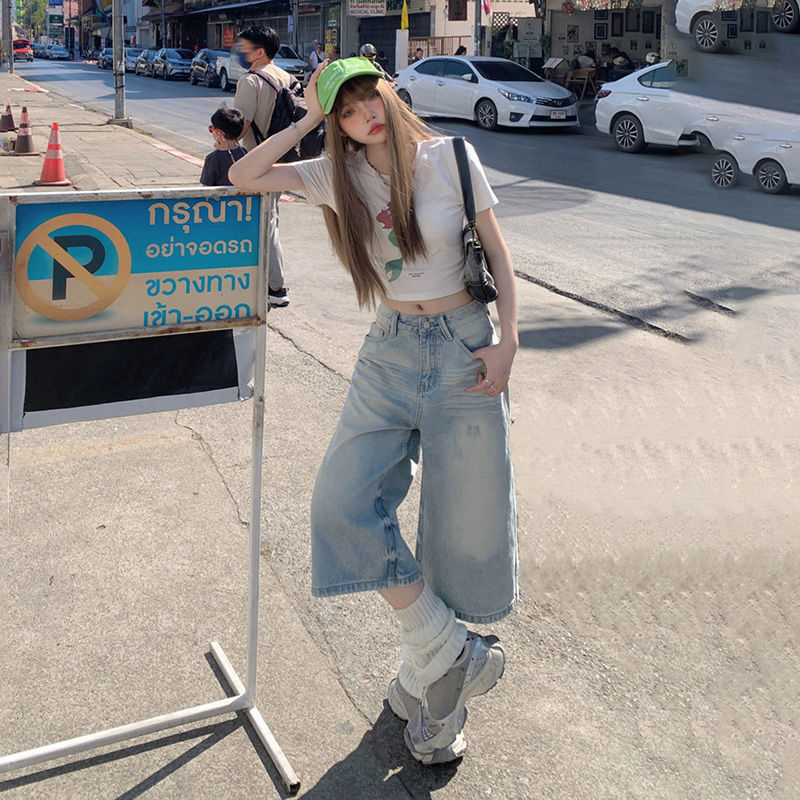 Women's Washed Light-colored Loose Wide-leg Cropped Denim Shorts - Image 3