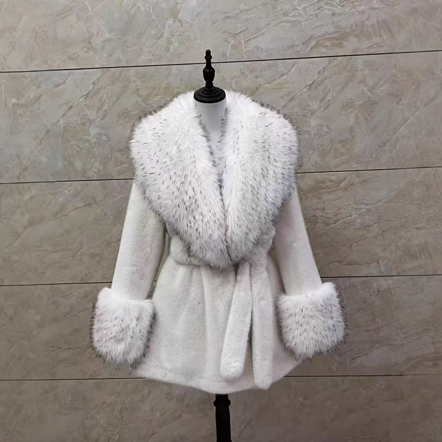 Temperament Slim Fit Women's Fur Coat - Image 3