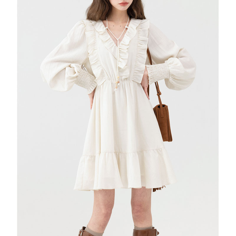 Sweet And Gentle Wind V-neck Apricot Skirt - Image 4