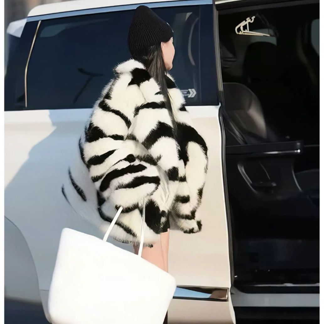 Fashionable Stylish Casual Zebra Stripe Large Skimmer Collar Top - Image 3