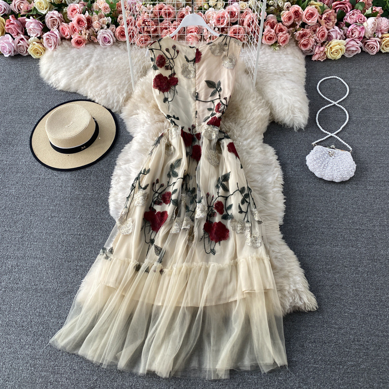 Women's Fashion Retro Mesh Rose Floral Embroidered Round Neck Dress - Image 4