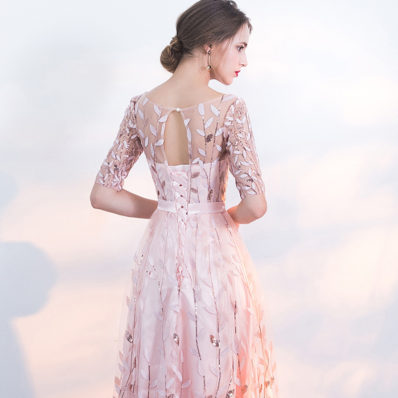 Elegant Princess Dress Shows Thin Girl — изображение 2