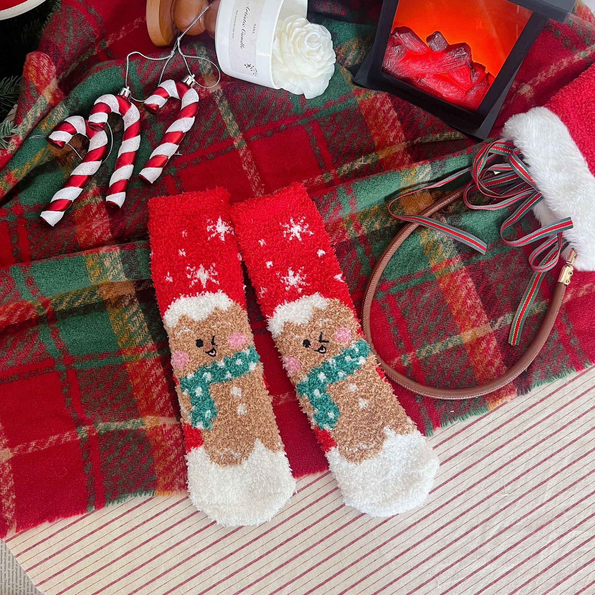 Christmas Lint-free Cute Coral Fleece Thermal Middle Tube Women's Socks - Image 8
