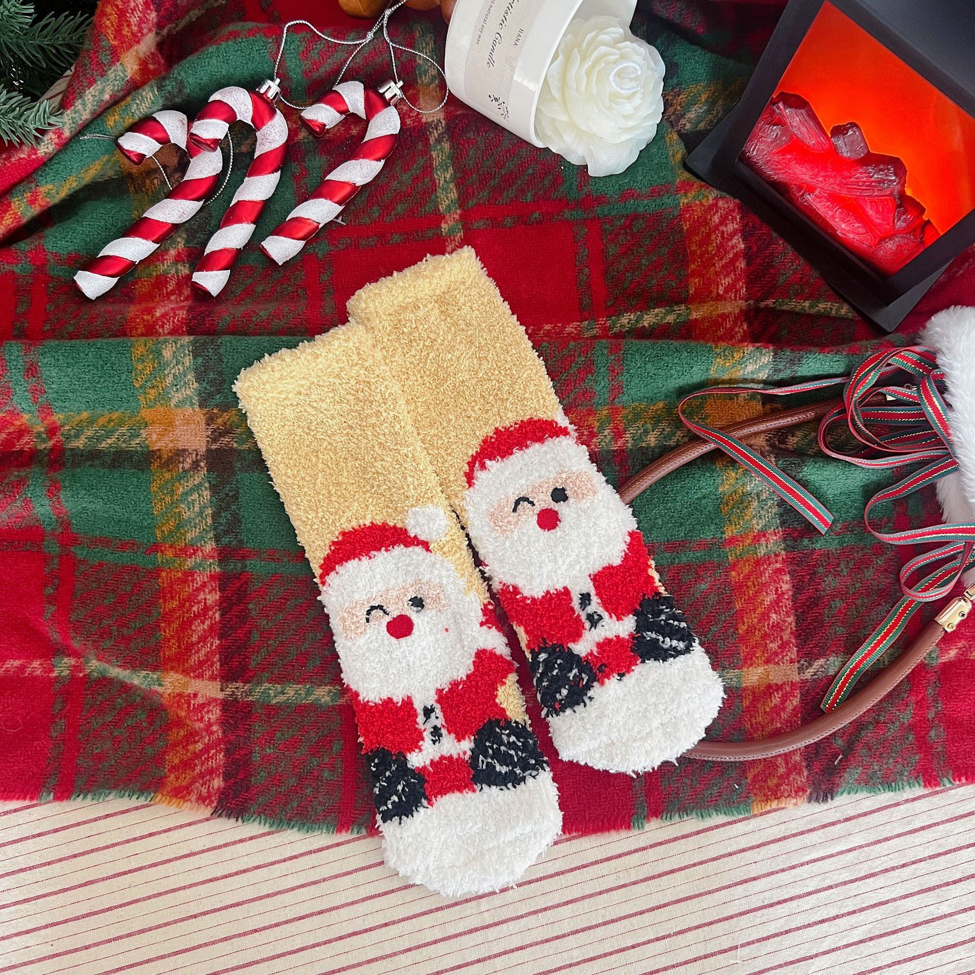 Christmas Lint-free Cute Coral Fleece Thermal Middle Tube Women's Socks - Image 5