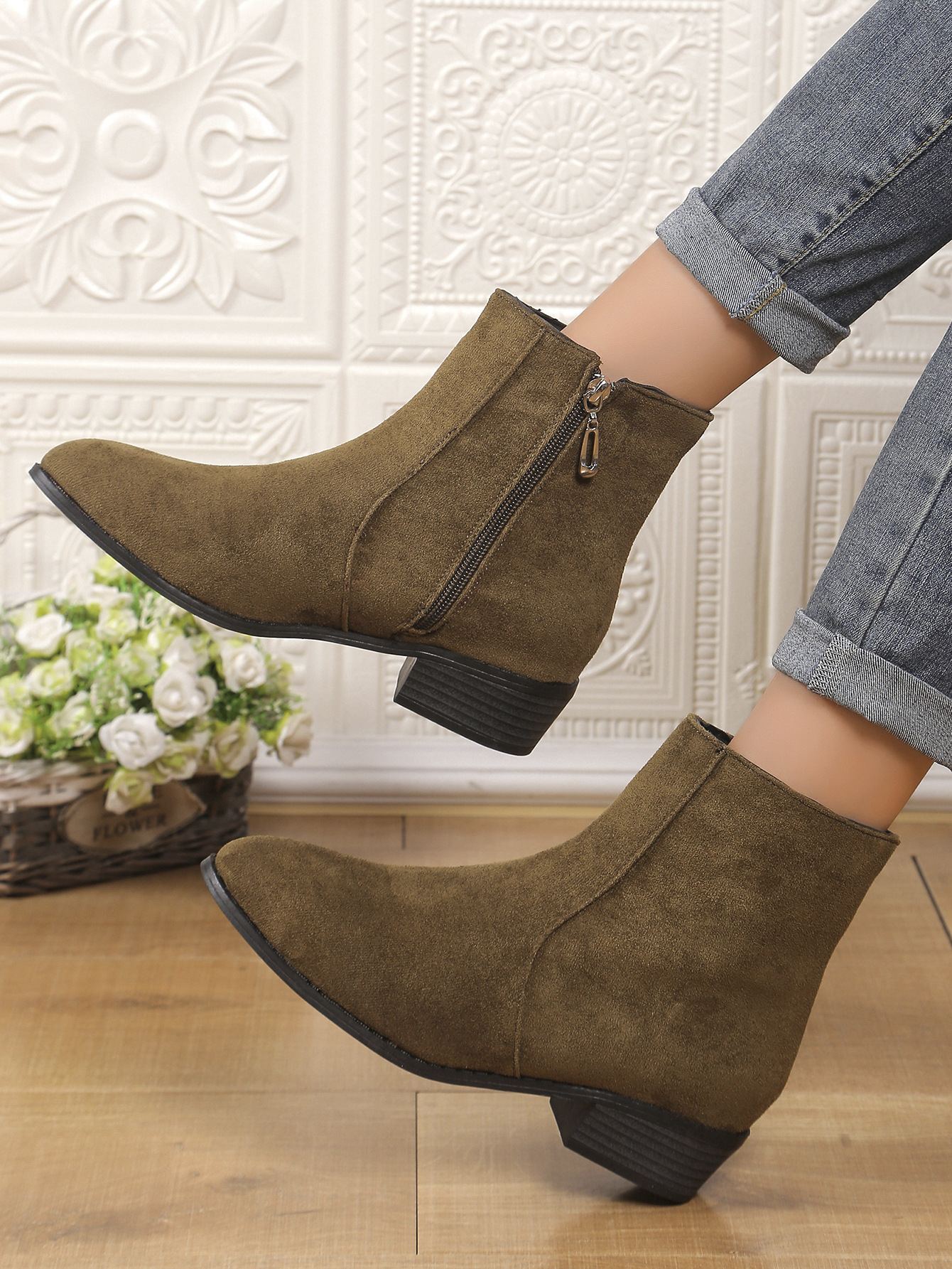 Suede Dr Martens Chunky Heel Short Women's Boots — изображение 8