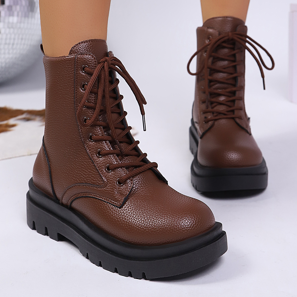 Women's Lace Up Round Toe Platform Leather Martin Boots — изображение 3