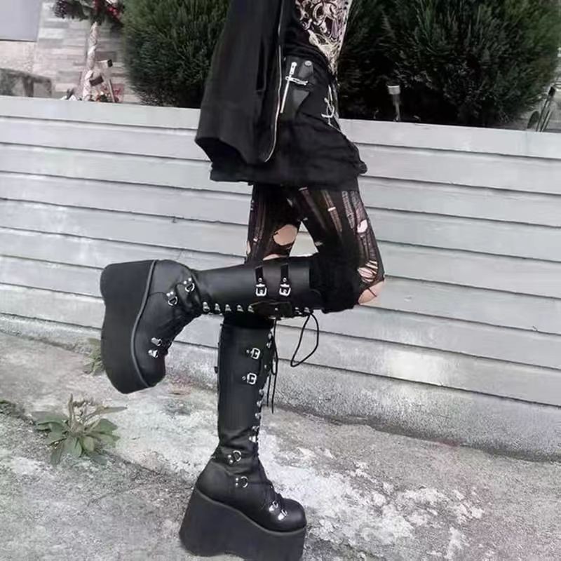 Dark Punk Round Toe Boots — изображение 4