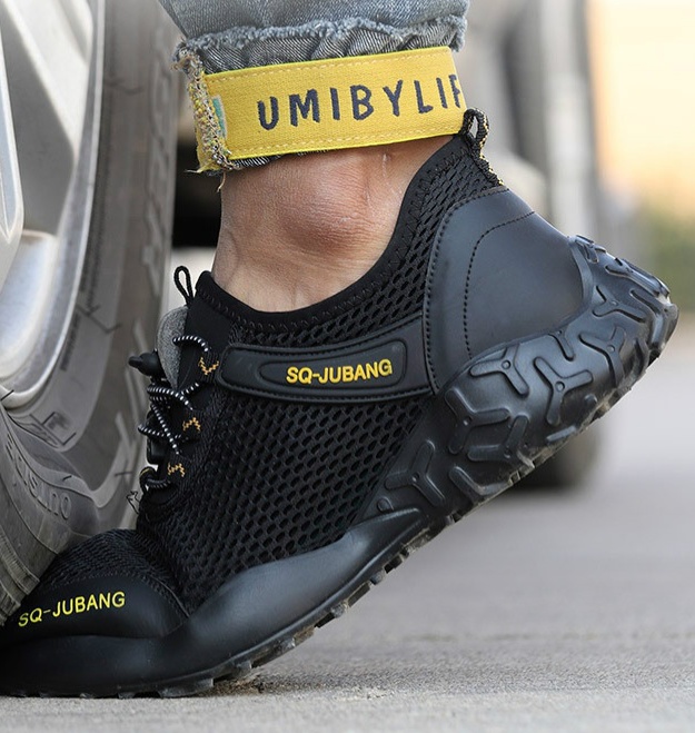 Men's anti-smash and anti-puncture safety shoes