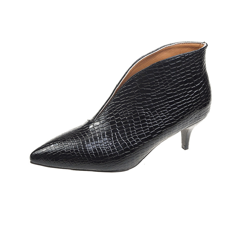 V Cut Women's Fashion Pointed Embossed Chunky Heel Martin Boots - Image 9