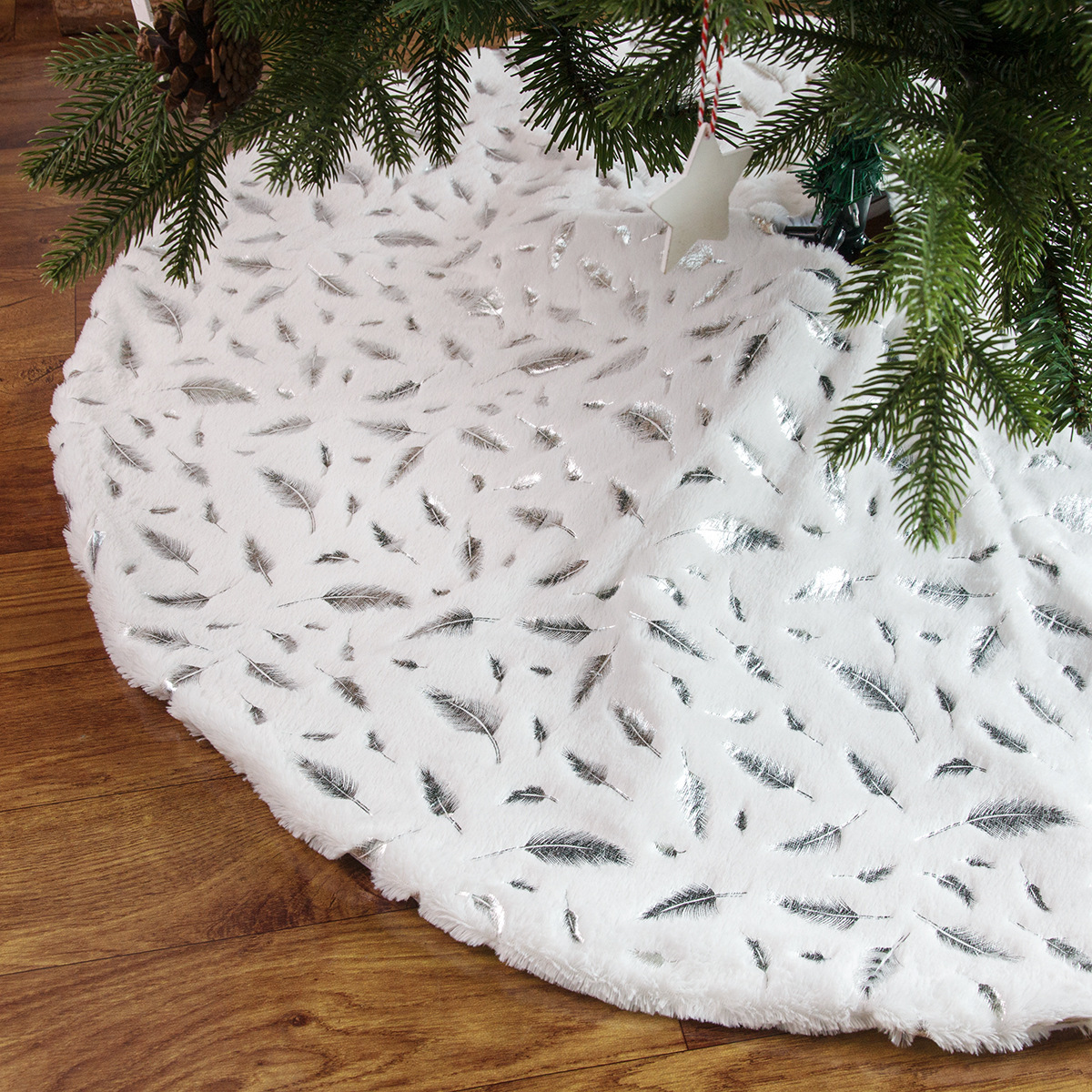 New White Plush Christmas Tree Skirt - Image 3