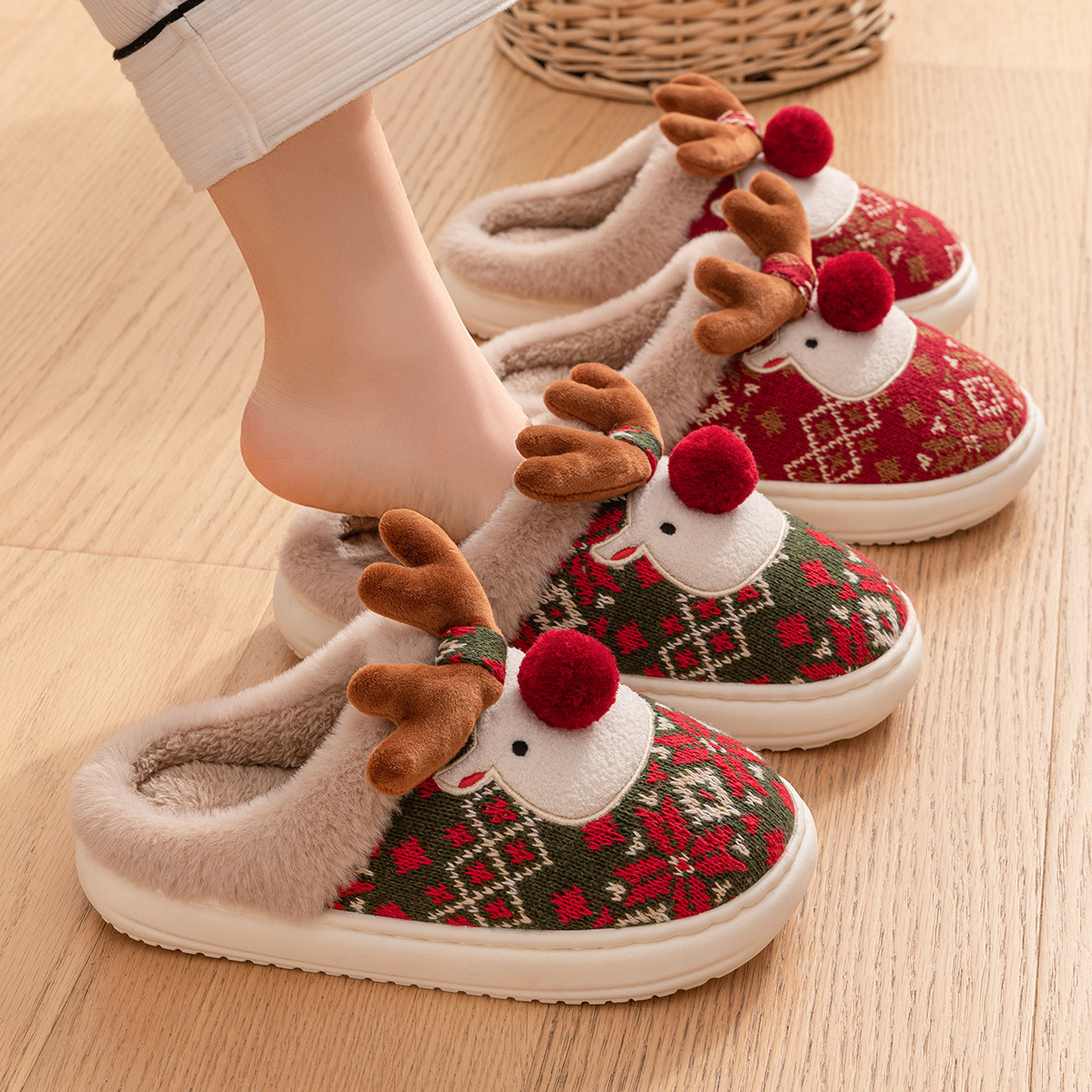 Cute Christmas Elk Plush Slippers Winter Ins Fashion Non-slip Floor Bedroom Home Slippers For Women Fuzzy House Shoes — изображение 2