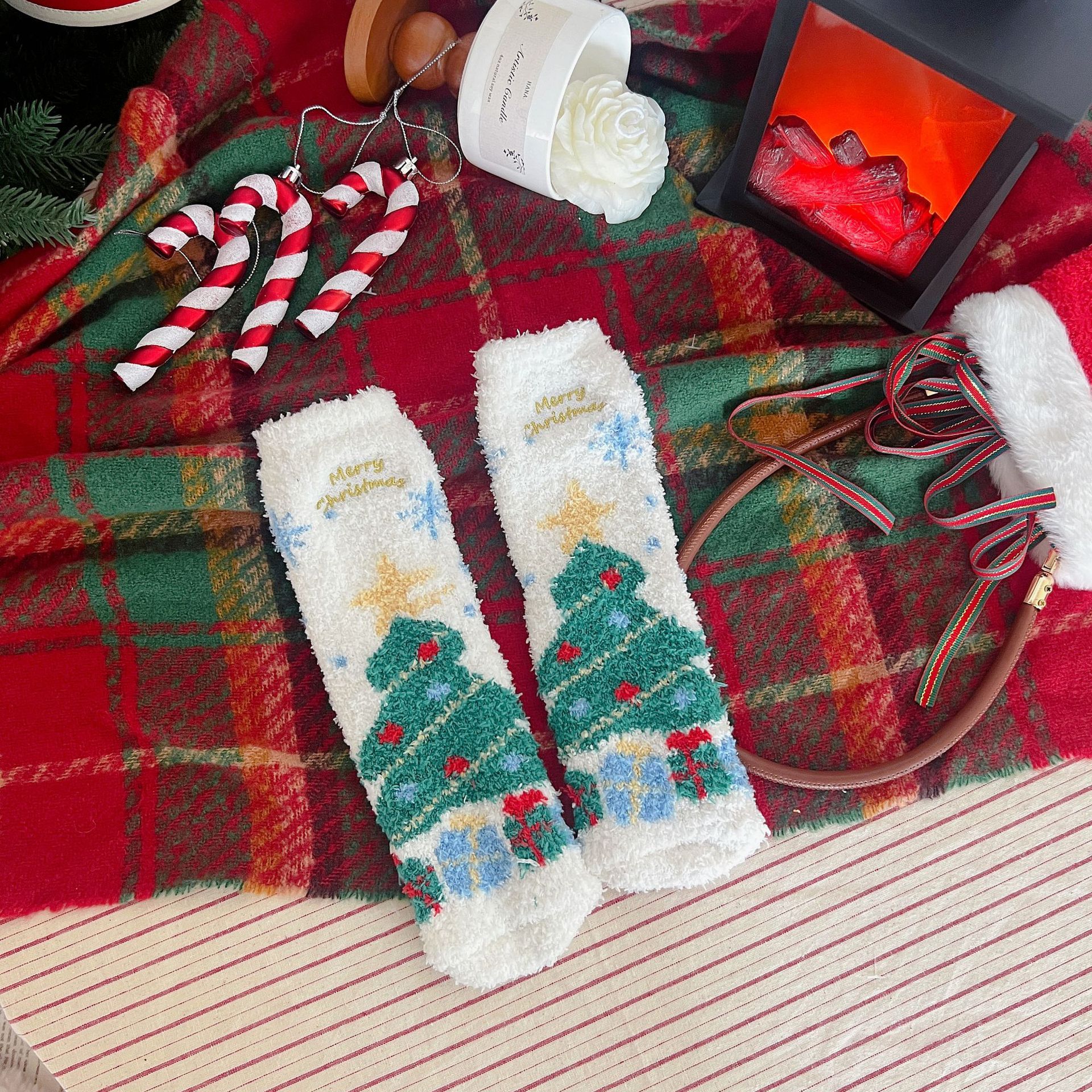 Christmas Lint-free Cute Coral Fleece Thermal Middle Tube Women's Socks - Image 7