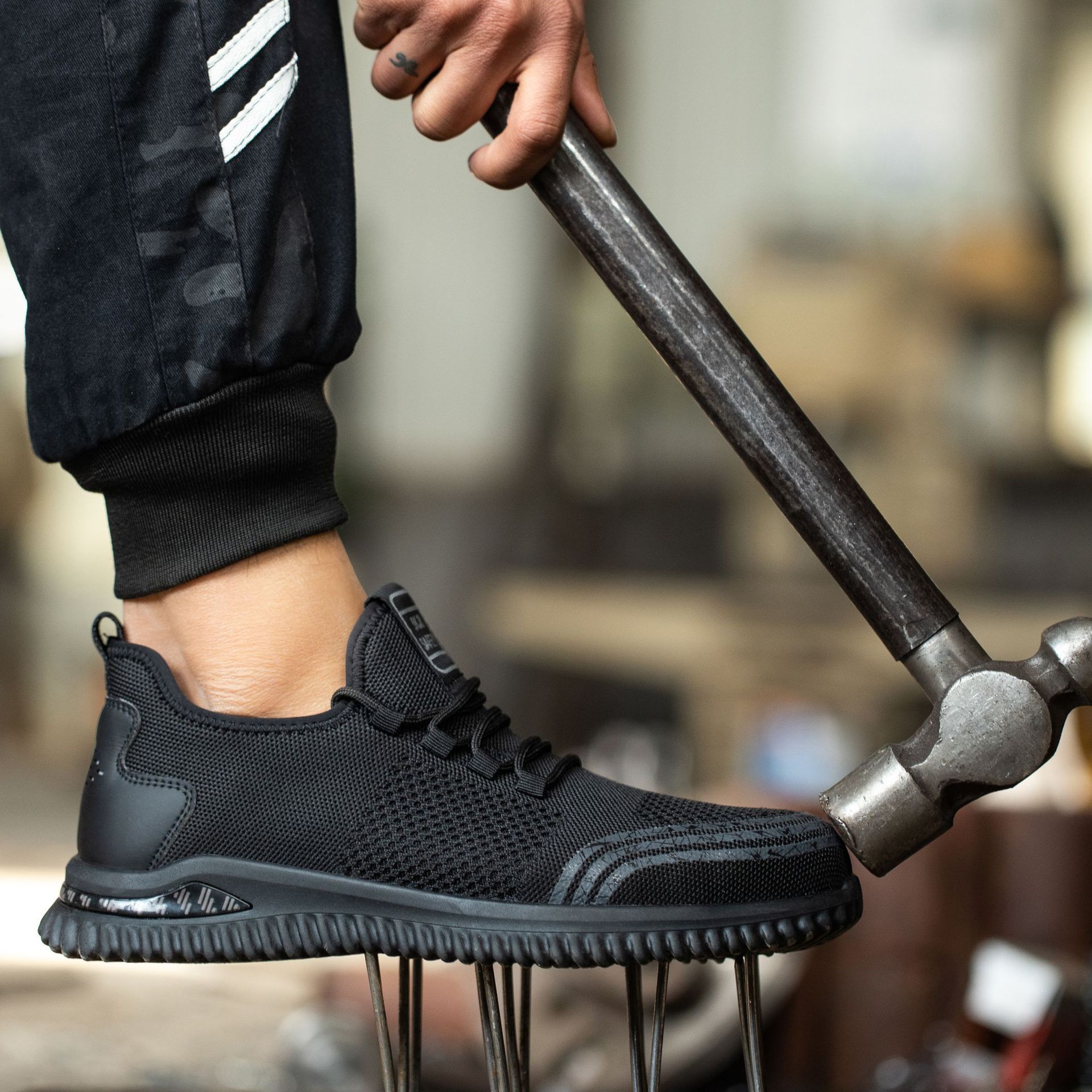 Men's Lightweight Breathable Flying Weave Safety Shoes — изображение 5