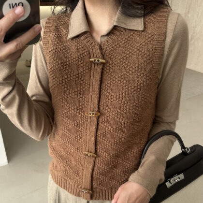 Women's Diamond Plaid Horn Button Knitted Vest