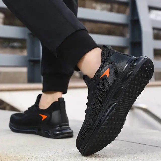 Men's Puncture Resistant Safety Shoes Are Lightweight And Comfortable