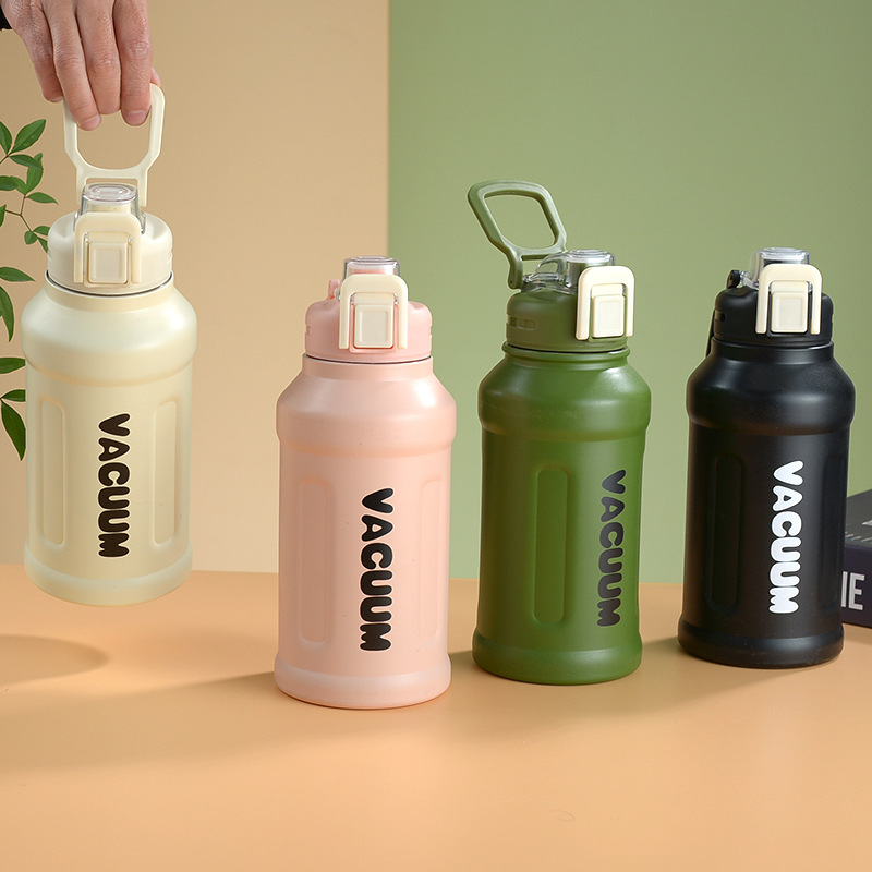 Portable Large Capacity Insulated Water Cup With Straw - Image 3