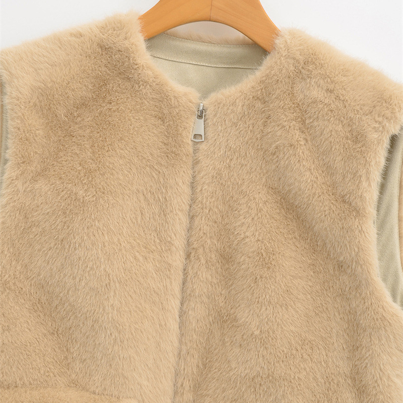 Women's Faux Fur Zipper Waistcoat - Image 3