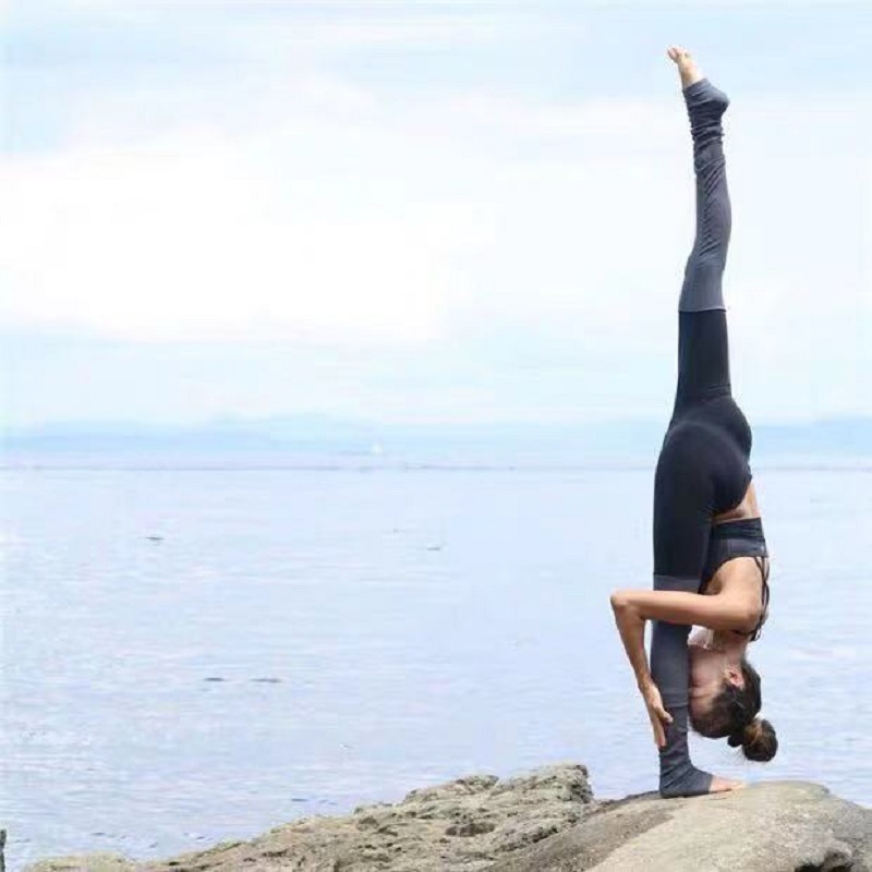 Contrast Color Stitching Stepping Yoga Pants - Image 4