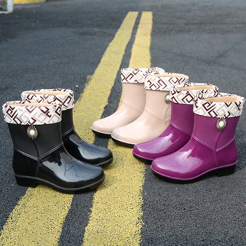 Fashion Rain Boots Women's Middle Tube Non-slip Warm - Image 2