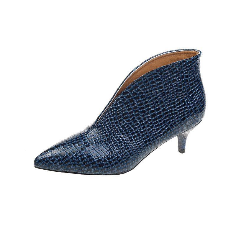 V Cut Women's Fashion Pointed Embossed Chunky Heel Martin Boots - Image 10