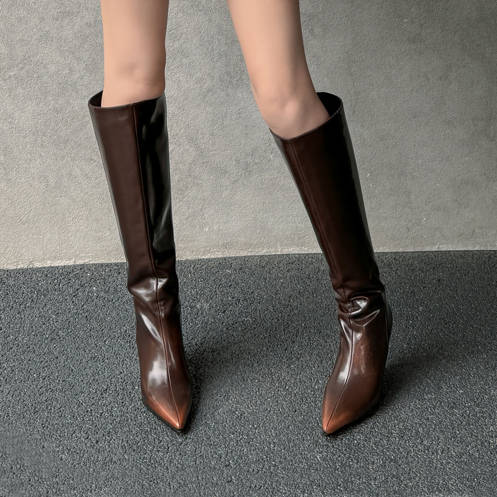 Temperament Pointed Cowhide Wedge Large Boots