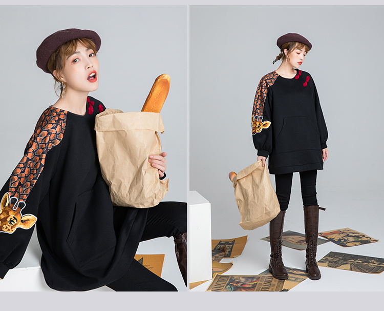 Giraffe slim black sweater - Image 5