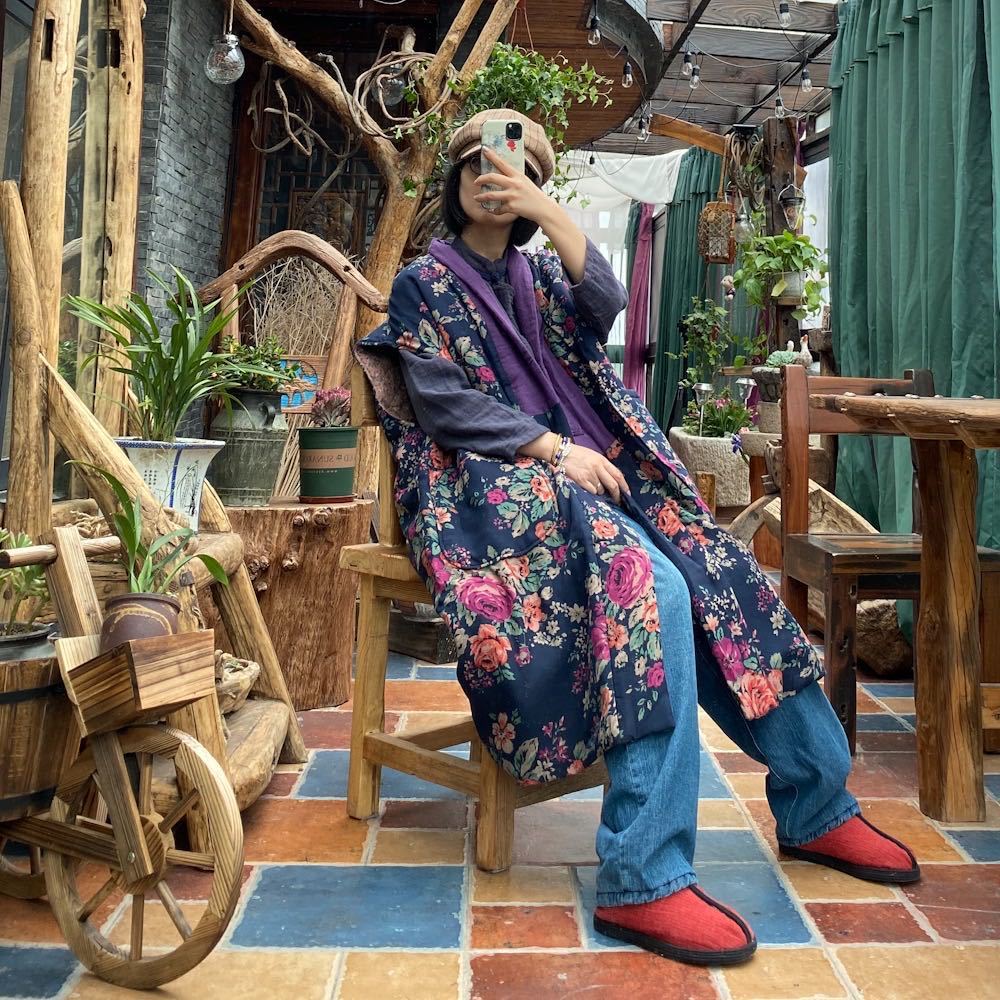 Antique Mud Cotton Linen Contrast Color Loose Quilted Long Waistcoat - Image 3