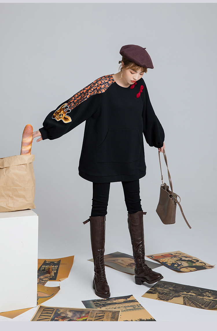 Giraffe slim black sweater - Image 6