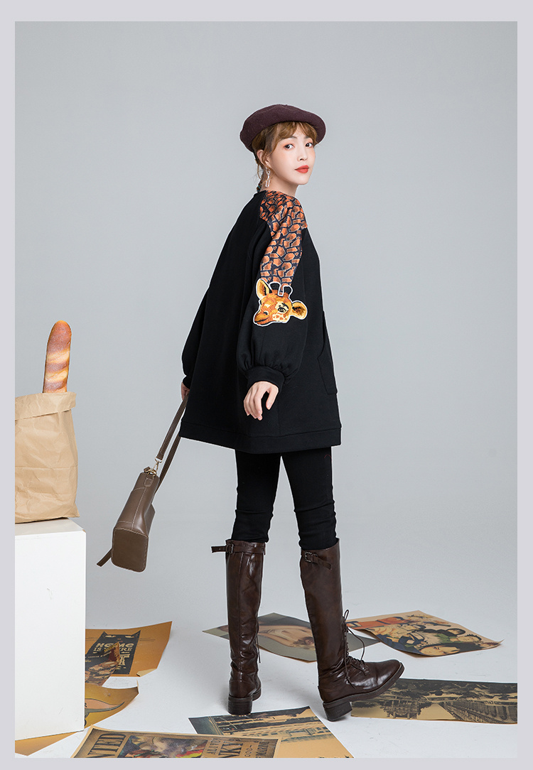 Giraffe slim black sweater - Image 7