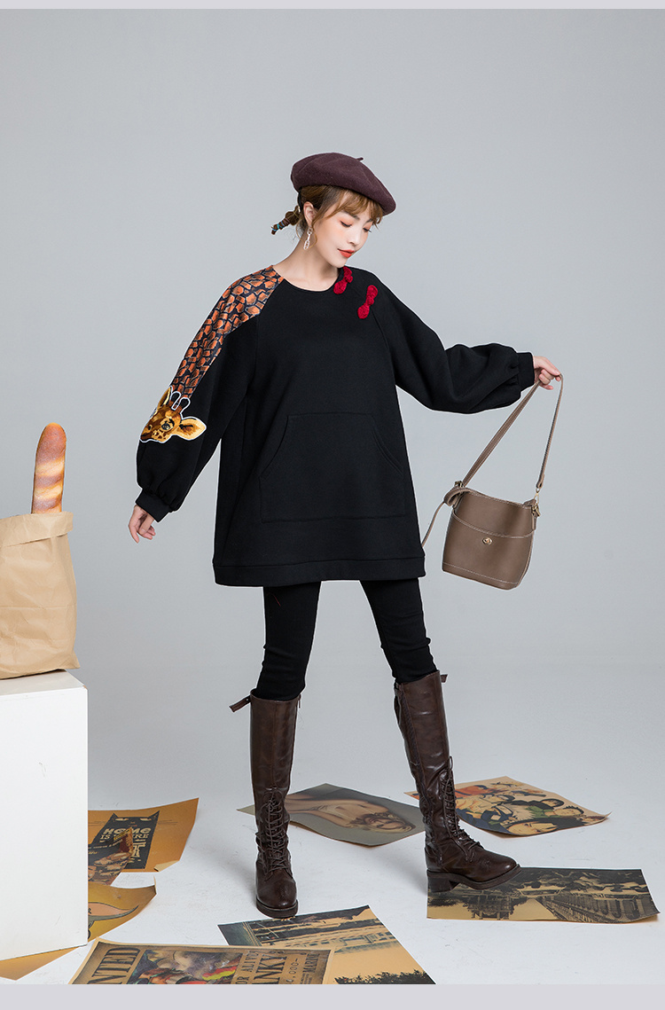 Giraffe slim black sweater - Image 3