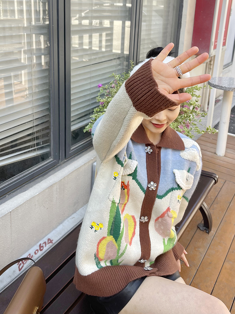 Women's Flower Heavy Industry Rhinestone Button Tulip Wool Knit Cardigan - Image 2