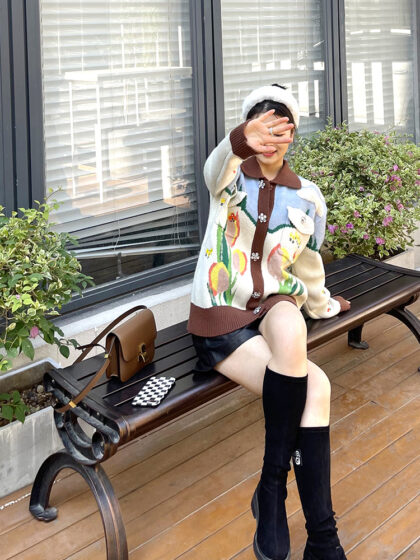 Women's Flower Heavy Industry Rhinestone Button Tulip Wool Knit Cardigan
