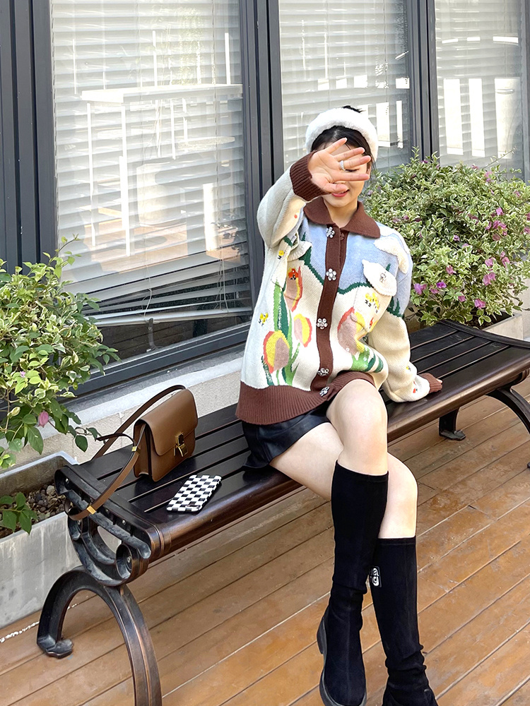 Women's Flower Heavy Industry Rhinestone Button Tulip Wool Knit Cardigan