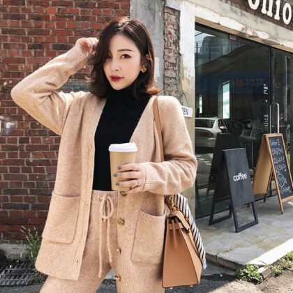 Hong Kong flavour leisure suit set, female autumn V collar knitted cardigan loose loose leg pants chic temperament net red two piece