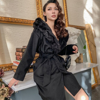 Good match with black hooded and thin fur collar coat